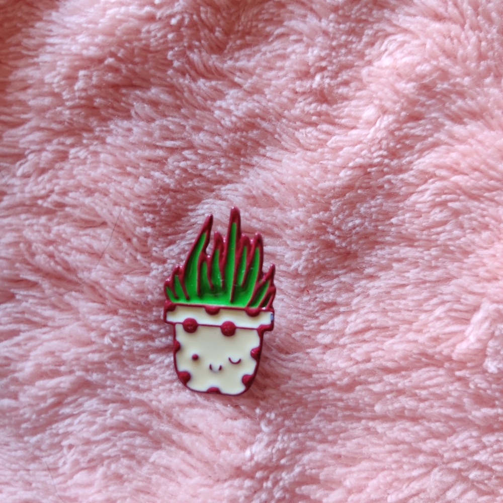 PLANT ENAMEL PIN - Picture 1 of 2